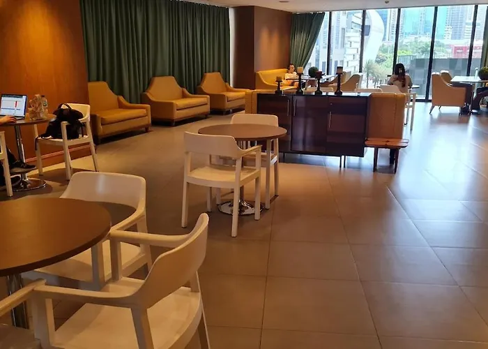 The Oasis In Knigthsbridge Residence, Makati 公寓